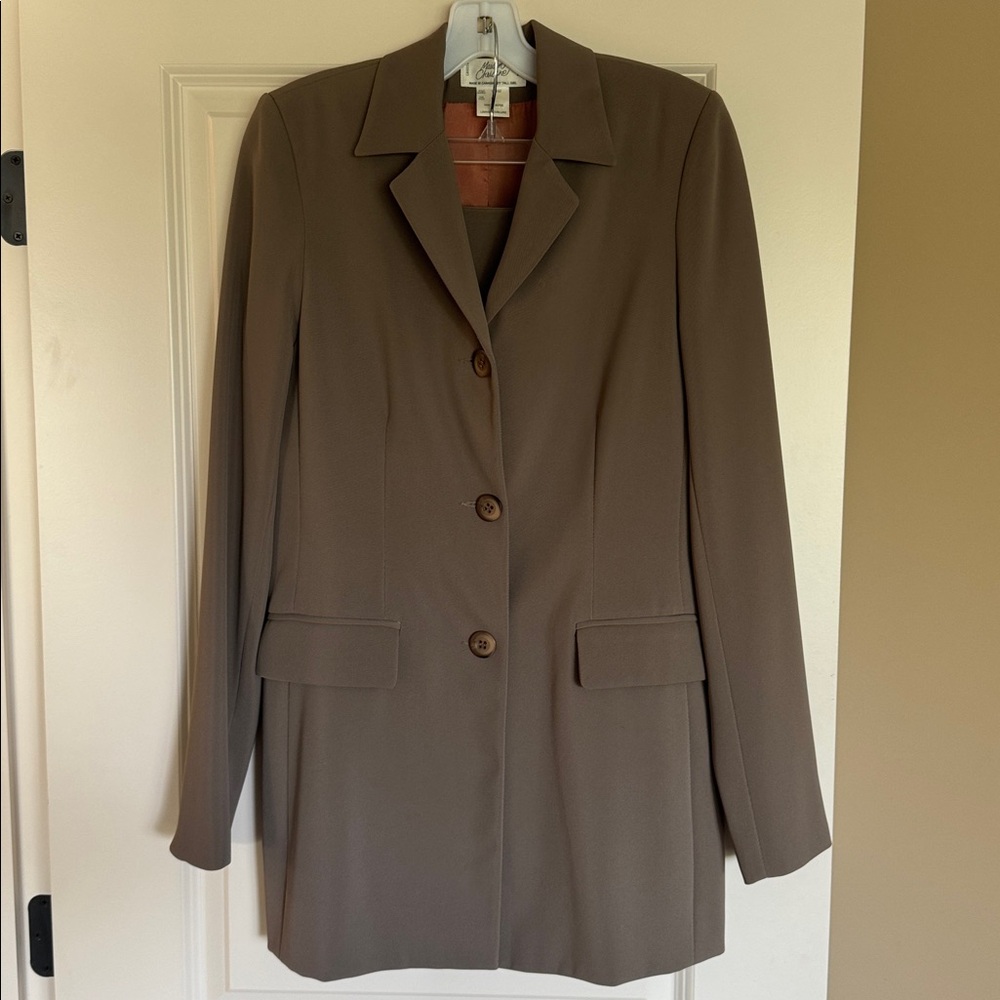 Tall Girl Maison Christine size 6 Tall Polyester jacket and skirt set in khaki.
